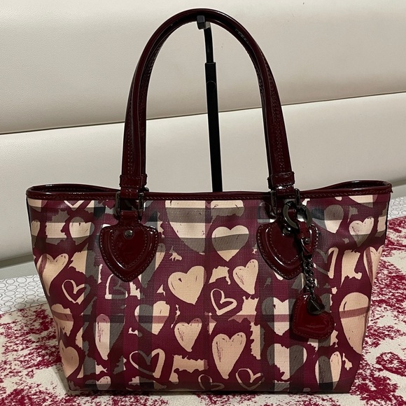 Burberry Tote Nova Check Heart Coated Canvas - Picture 1 of 15